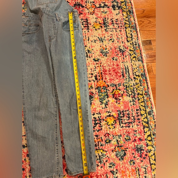 Levi’s Light Wash Overalls - Picture 4 of 4